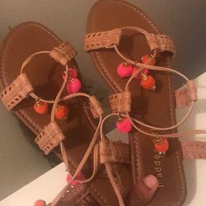 STEVE MADDEN SANDALS W/ POMPOMS **NEW**
